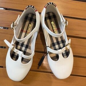 Burberry Mary Janes - Girl